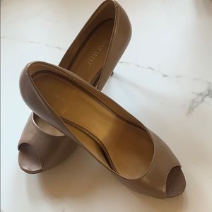 Nine West tan peep toe heels